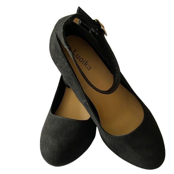 Luoika Wm’s Sz 7 Black Suede Ankle Strap Round Toe Pump Shoes - Picture 1 of 5